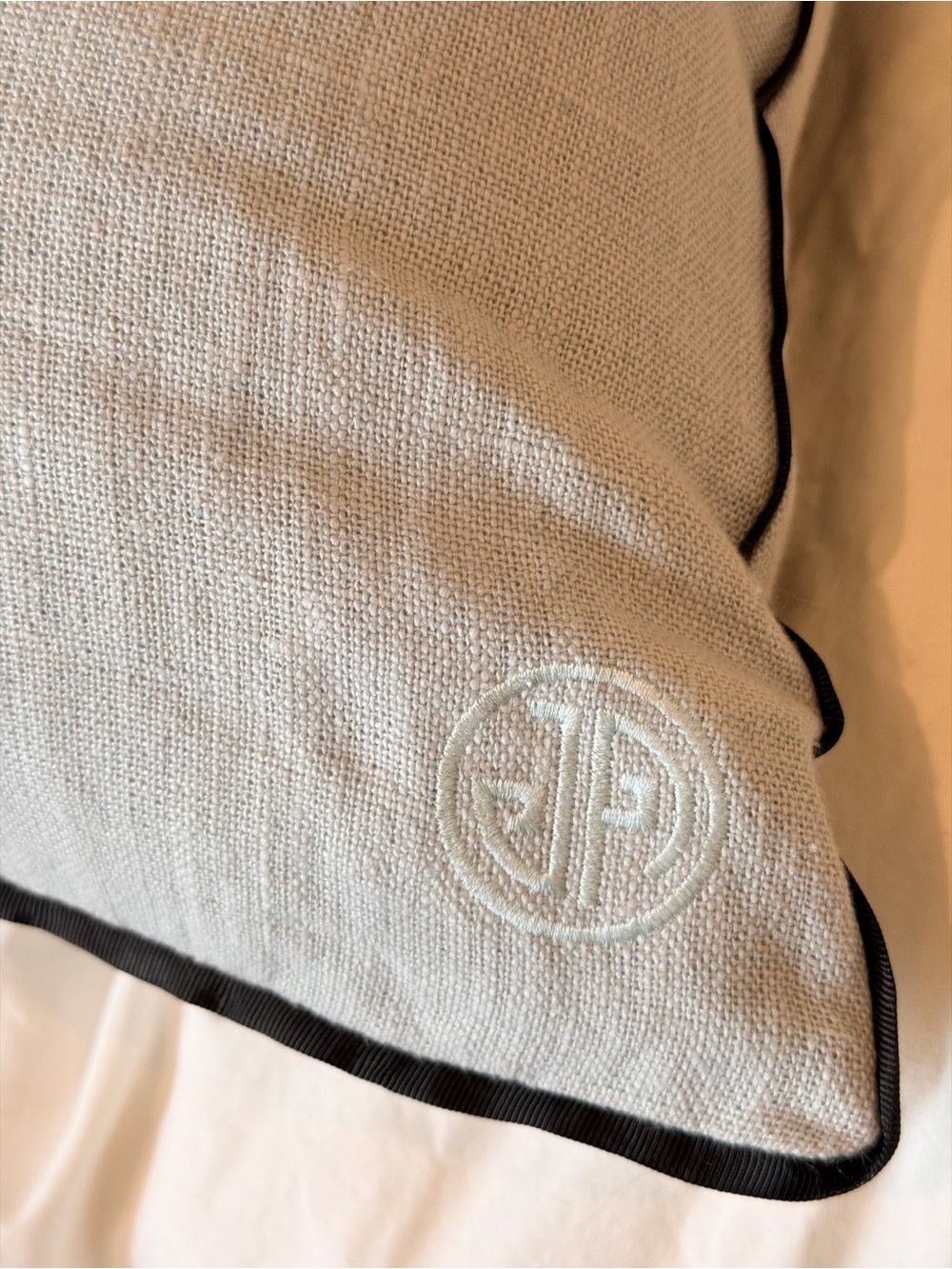 Two Jonathan Adler embroidered/appliqué linen pillows - Picture 6 of 6